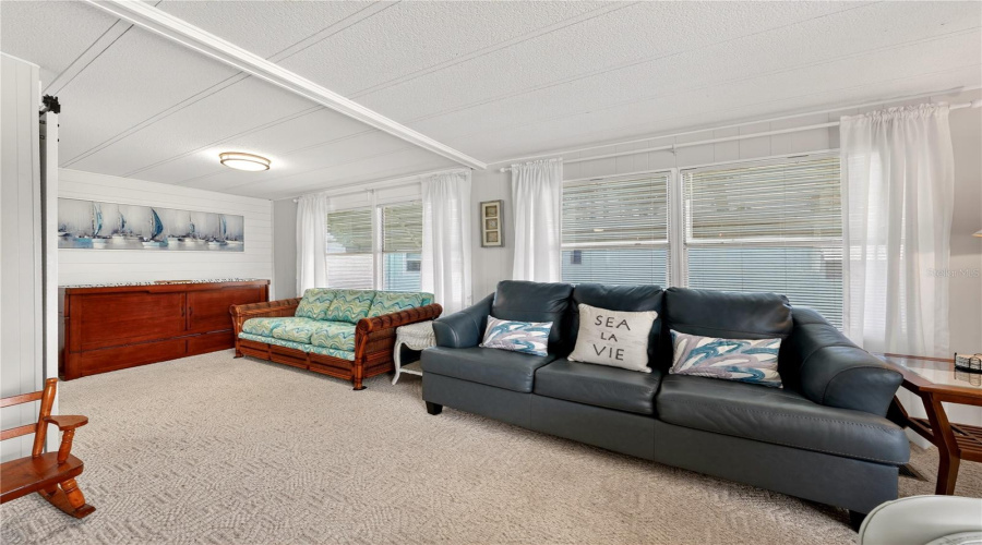 Tavares, Florida 32778, 2 Bedroom Bedrooms, ,2 Bathroombathrooms,Residential,For Sale,Todd,0,Mfrg5111601