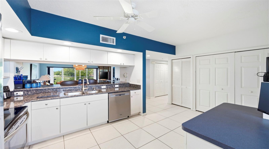 Largo, Florida 33771, 2 Bedroom Bedrooms, ,2 Bathroombathrooms,Residential,For Sale,Country Club,0,Mfrtb8525088