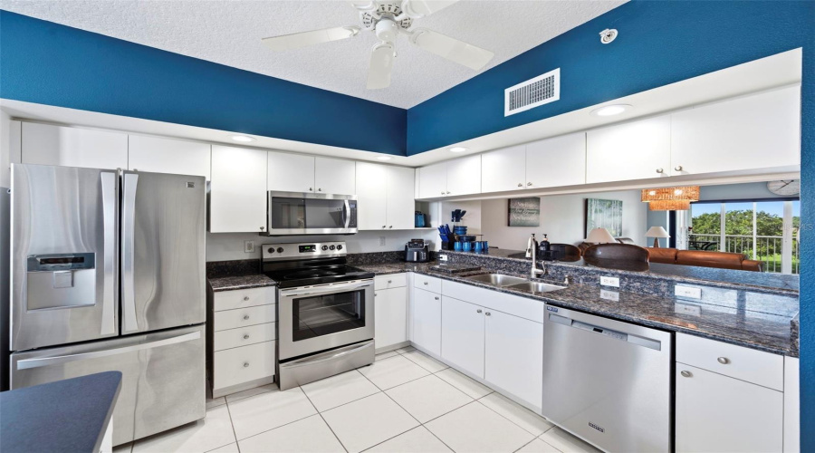 Largo, Florida 33771, 2 Bedroom Bedrooms, ,2 Bathroombathrooms,Residential,For Sale,Country Club,0,Mfrtb8525088