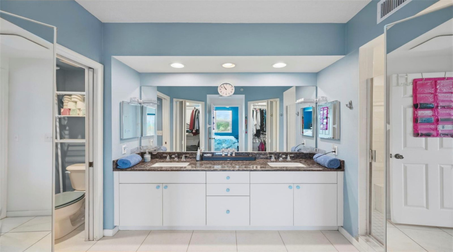 Largo, Florida 33771, 2 Bedroom Bedrooms, ,2 Bathroombathrooms,Residential,For Sale,Country Club,0,Mfrtb8525088