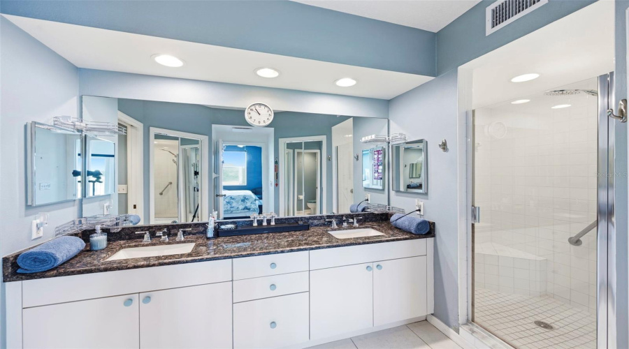 Largo, Florida 33771, 2 Bedroom Bedrooms, ,2 Bathroombathrooms,Residential,For Sale,Country Club,0,Mfrtb8525088