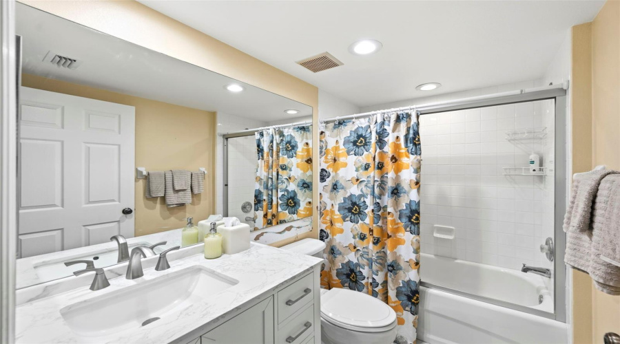 Largo, Florida 33771, 2 Bedroom Bedrooms, ,2 Bathroombathrooms,Residential,For Sale,Country Club,0,Mfrtb8525088