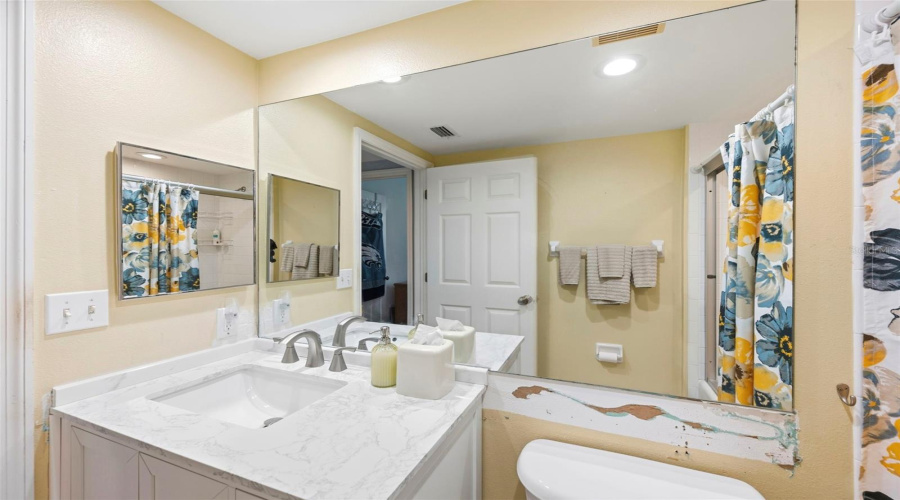 Largo, Florida 33771, 2 Bedroom Bedrooms, ,2 Bathroombathrooms,Residential,For Sale,Country Club,0,Mfrtb8525088