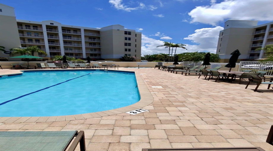 Largo, Florida 33771, 2 Bedroom Bedrooms, ,2 Bathroombathrooms,Residential,For Sale,Country Club,0,Mfrtb8525088