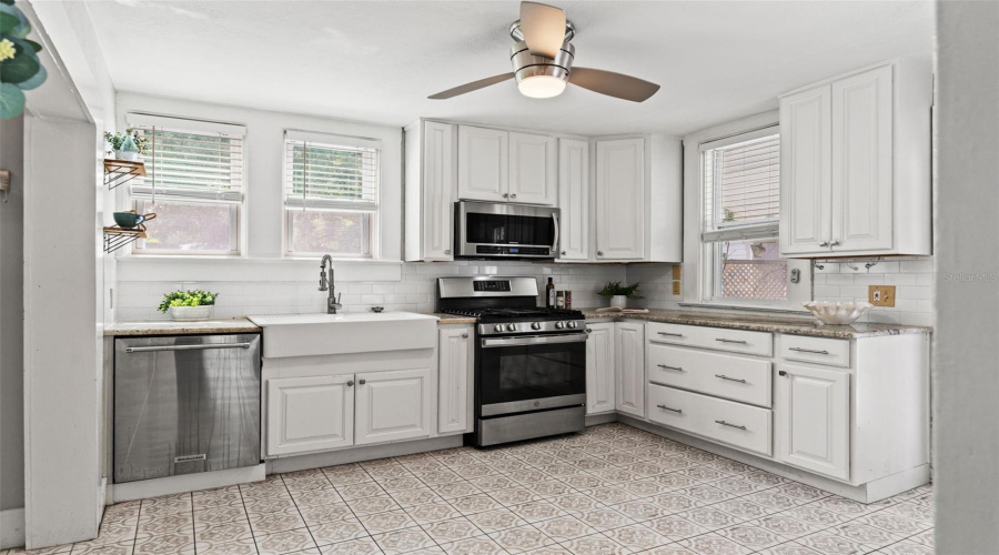 Tampa, Florida 33604, 3 Bedroom Bedrooms, ,1 Bathroombathrooms,Residential,For Sale,Henry,0,Mfrtb8511252