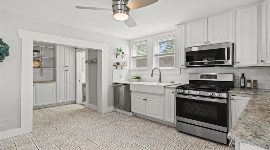 Tampa, Florida 33604, 3 Bedroom Bedrooms, ,1 Bathroombathrooms,Residential,For Sale,Henry,0,Mfrtb8511252
