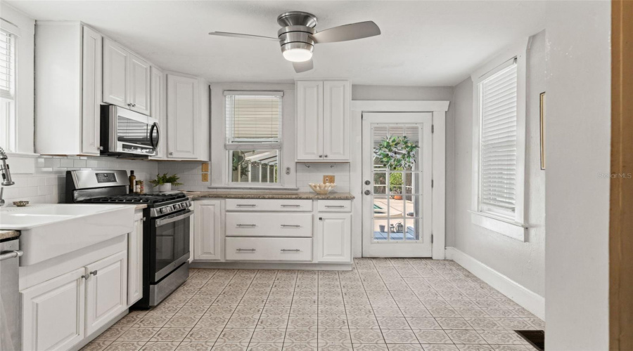 Tampa, Florida 33604, 3 Bedroom Bedrooms, ,1 Bathroombathrooms,Residential,For Sale,Henry,0,Mfrtb8511252
