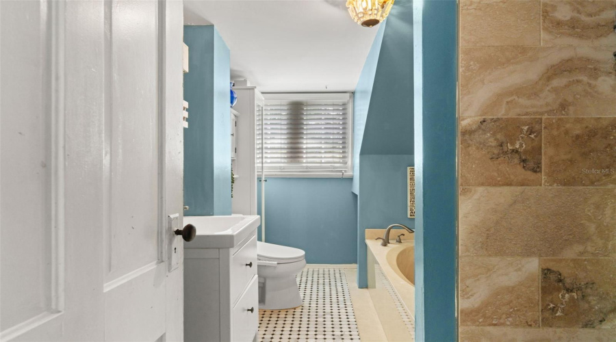 Tampa, Florida 33604, 3 Bedroom Bedrooms, ,1 Bathroombathrooms,Residential,For Sale,Henry,0,Mfrtb8511252