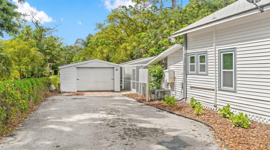 Tampa, Florida 33604, 3 Bedroom Bedrooms, ,1 Bathroombathrooms,Residential,For Sale,Henry,0,Mfrtb8511252