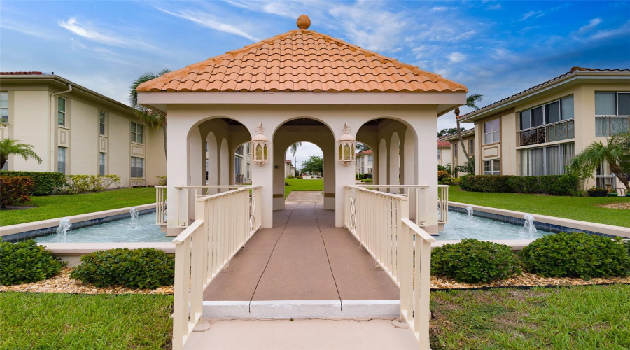 Clearwater, Florida 33764, 2 Bedroom Bedrooms, ,2 Bathroombathrooms,Residential,For Sale,Us Highway 19,0,Mfrtb8541869