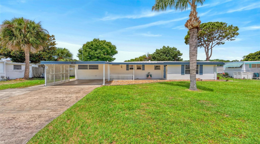 Tavares, Florida 32778, 3 Bedroom Bedrooms, ,2 Bathroombathrooms,Residential,For Sale,Howard,0,Mfrg5112594