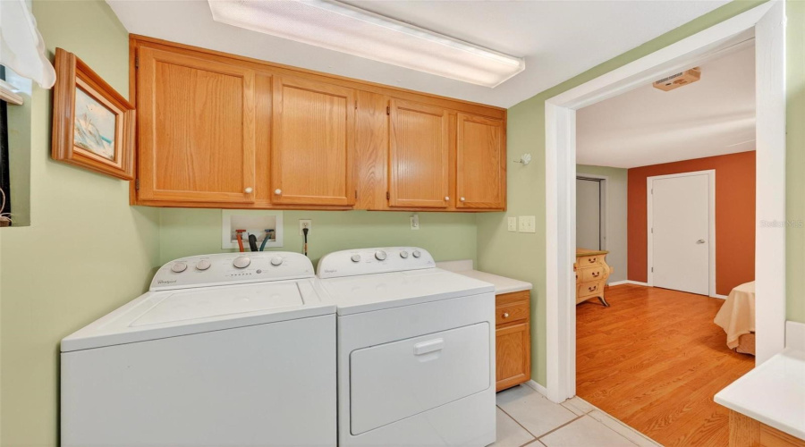 Tavares, Florida 32778, 3 Bedroom Bedrooms, ,2 Bathroombathrooms,Residential,For Sale,Howard,0,Mfrg5112594