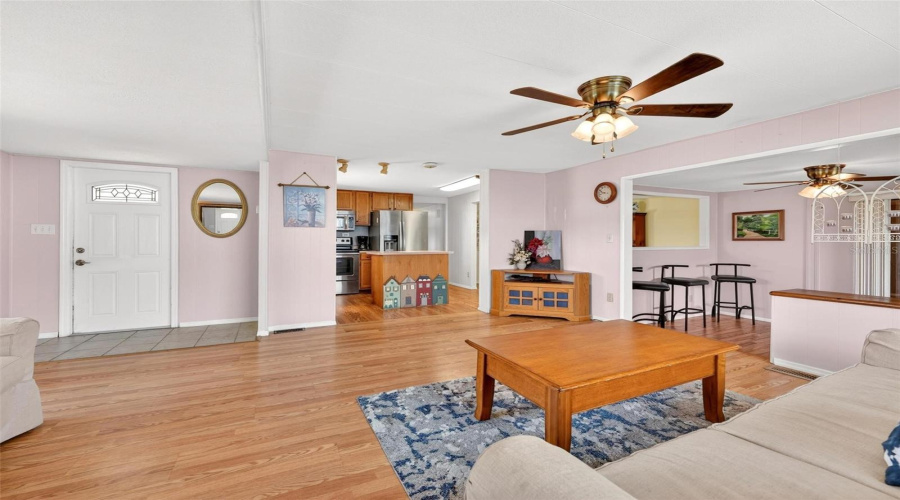 Tavares, Florida 32778, 3 Bedroom Bedrooms, ,2 Bathroombathrooms,Residential,For Sale,Howard,0,Mfrg5112594