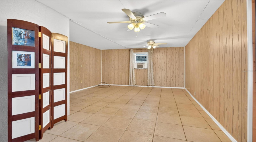 Tavares, Florida 32778, 3 Bedroom Bedrooms, ,2 Bathroombathrooms,Residential,For Sale,Howard,0,Mfrg5112594