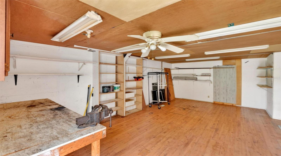 Tavares, Florida 32778, 3 Bedroom Bedrooms, ,2 Bathroombathrooms,Residential,For Sale,Howard,0,Mfrg5112594