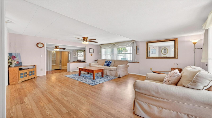 Tavares, Florida 32778, 3 Bedroom Bedrooms, ,2 Bathroombathrooms,Residential,For Sale,Howard,0,Mfrg5112594