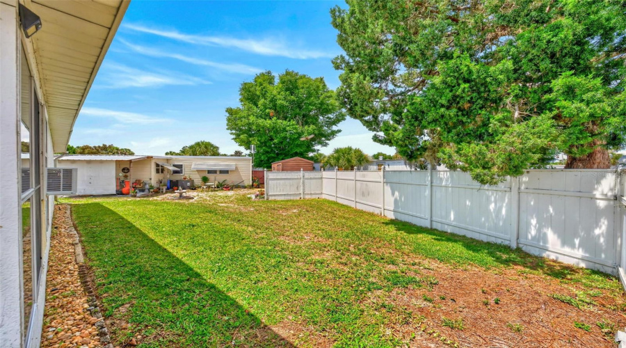 Tavares, Florida 32778, 3 Bedroom Bedrooms, ,2 Bathroombathrooms,Residential,For Sale,Howard,0,Mfrg5112594