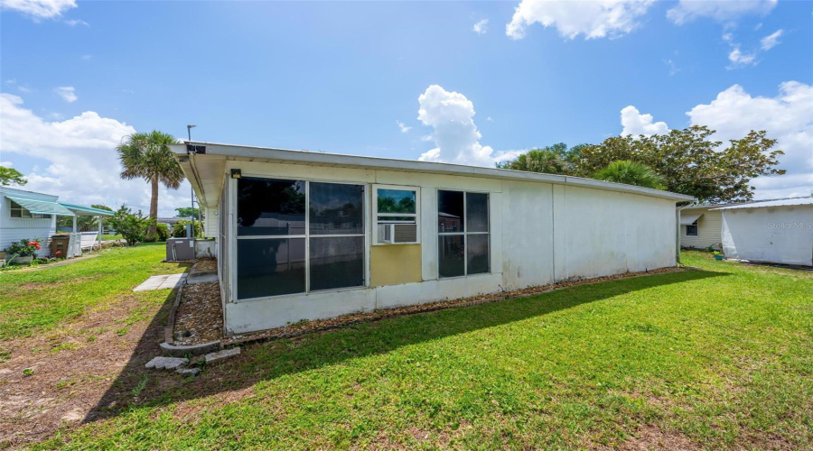 Tavares, Florida 32778, 3 Bedroom Bedrooms, ,2 Bathroombathrooms,Residential,For Sale,Howard,0,Mfrg5112594