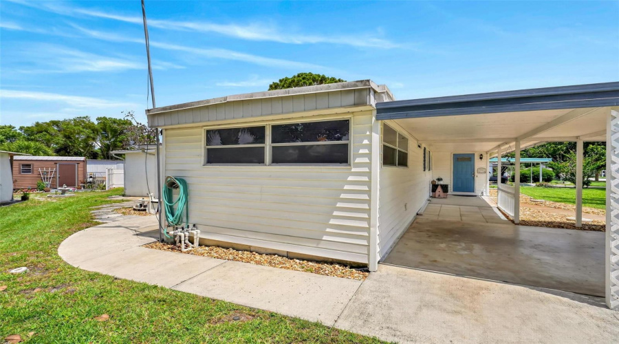 Tavares, Florida 32778, 3 Bedroom Bedrooms, ,2 Bathroombathrooms,Residential,For Sale,Howard,0,Mfrg5112594