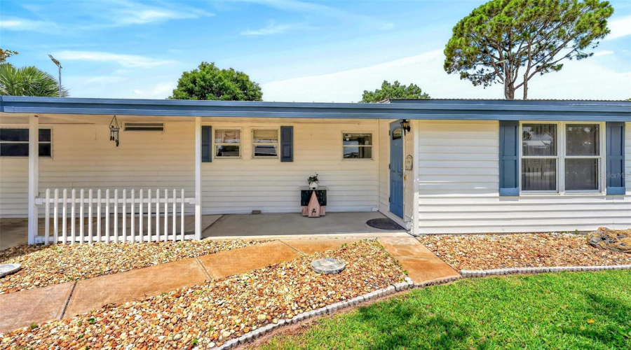 Tavares, Florida 32778, 3 Bedroom Bedrooms, ,2 Bathroombathrooms,Residential,For Sale,Howard,0,Mfrg5112594