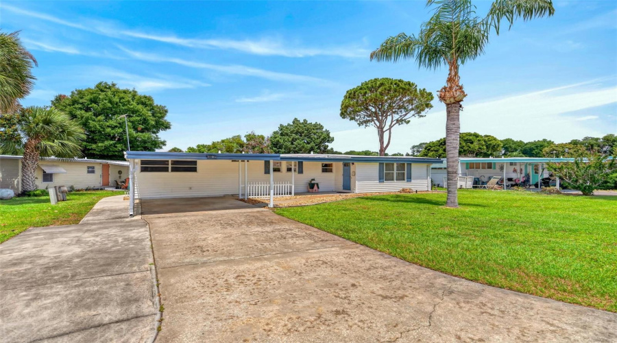 Tavares, Florida 32778, 3 Bedroom Bedrooms, ,2 Bathroombathrooms,Residential,For Sale,Howard,0,Mfrg5112594