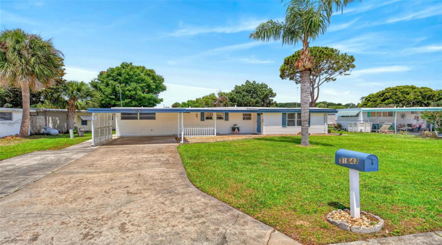 Tavares, Florida 32778, 3 Bedroom Bedrooms, ,2 Bathroombathrooms,Residential,For Sale,Howard,0,Mfrg5112594