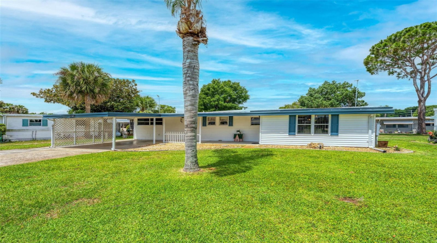 Tavares, Florida 32778, 3 Bedroom Bedrooms, ,2 Bathroombathrooms,Residential,For Sale,Howard,0,Mfrg5112594