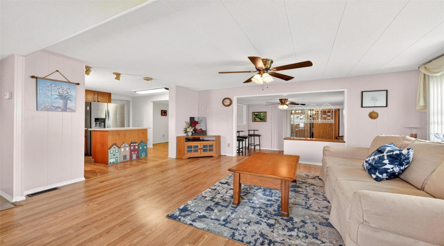 Tavares, Florida 32778, 3 Bedroom Bedrooms, ,2 Bathroombathrooms,Residential,For Sale,Howard,0,Mfrg5112594