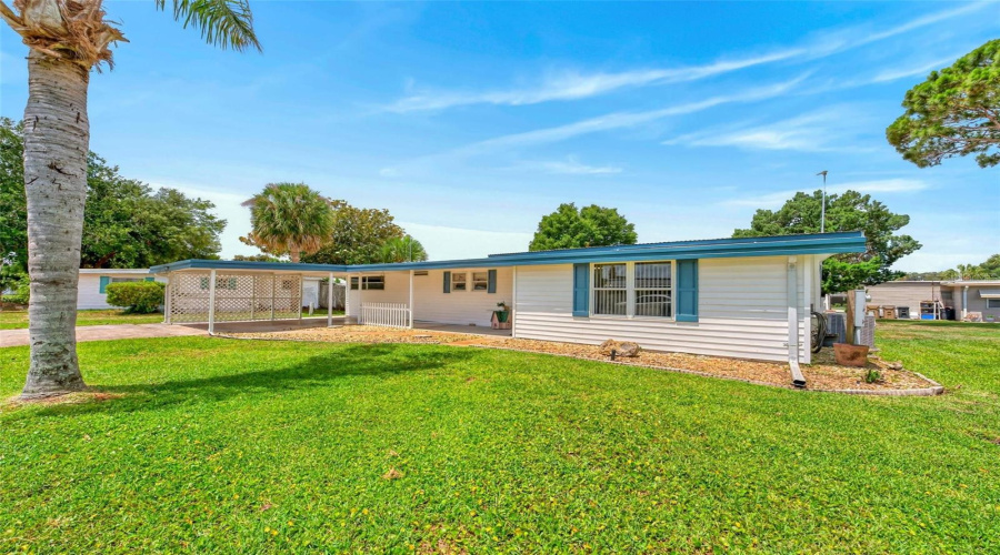 Tavares, Florida 32778, 3 Bedroom Bedrooms, ,2 Bathroombathrooms,Residential,For Sale,Howard,0,Mfrg5112594