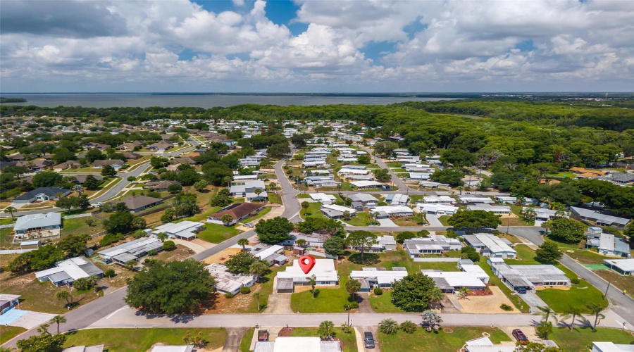 Tavares, Florida 32778, 3 Bedroom Bedrooms, ,2 Bathroombathrooms,Residential,For Sale,Howard,0,Mfrg5112594