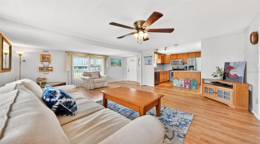 Tavares, Florida 32778, 3 Bedroom Bedrooms, ,2 Bathroombathrooms,Residential,For Sale,Howard,0,Mfrg5112594