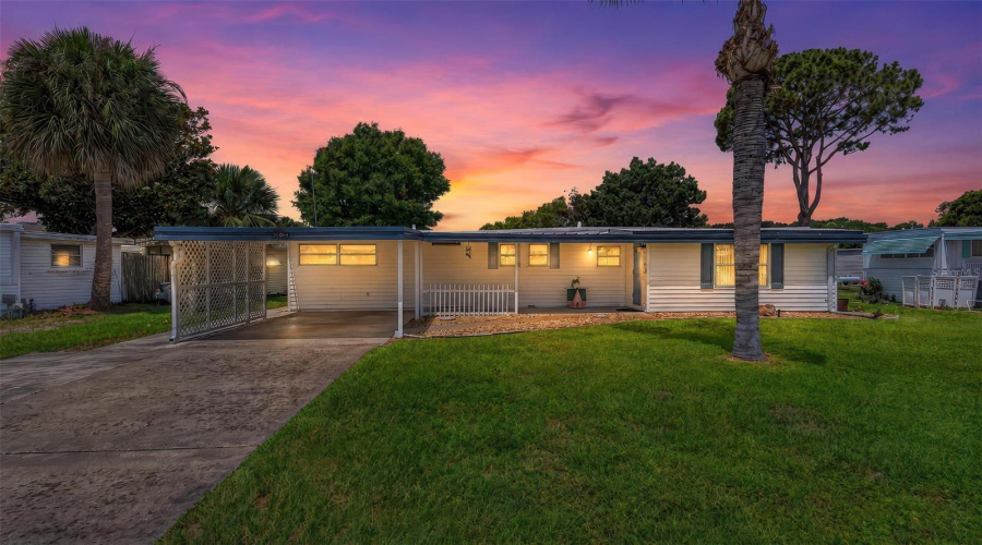 Tavares, Florida 32778, 3 Bedroom Bedrooms, ,2 Bathroombathrooms,Residential,For Sale,Howard,0,Mfrg5112594