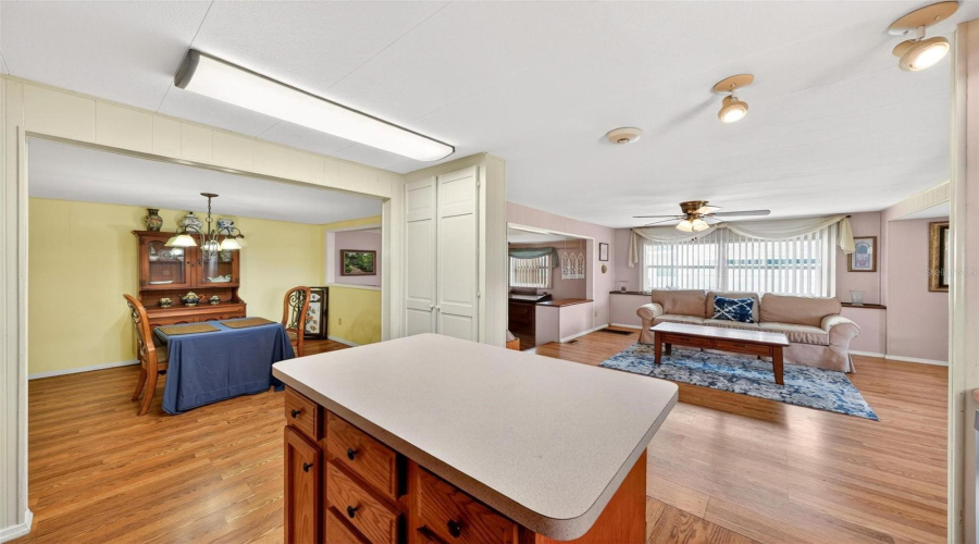 Tavares, Florida 32778, 3 Bedroom Bedrooms, ,2 Bathroombathrooms,Residential,For Sale,Howard,0,Mfrg5112594