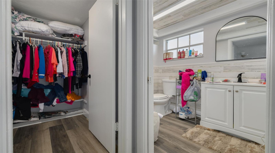 Primary Bedroom'S Walk-In Closet