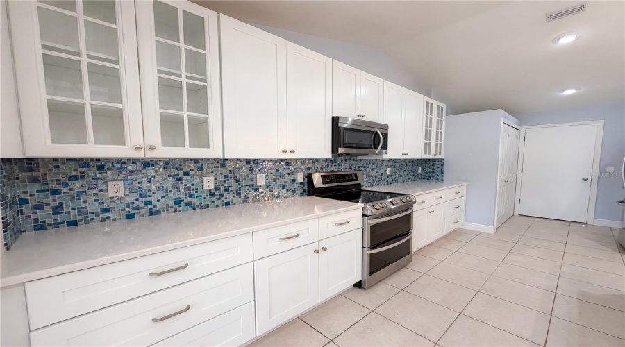 Bradenton, Florida 34210, 2 Bedroom Bedrooms, ,2 Bathroombathrooms,Residential,For Sale,61St Avenue,0,Mfro6412728