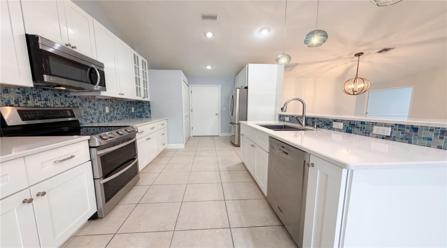 Bradenton, Florida 34210, 2 Bedroom Bedrooms, ,2 Bathroombathrooms,Residential,For Sale,61St Avenue,0,Mfro6412728