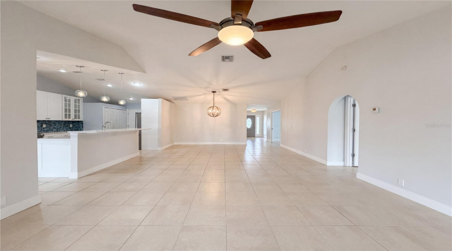 Bradenton, Florida 34210, 2 Bedroom Bedrooms, ,2 Bathroombathrooms,Residential,For Sale,61St Avenue,0,Mfro6412728
