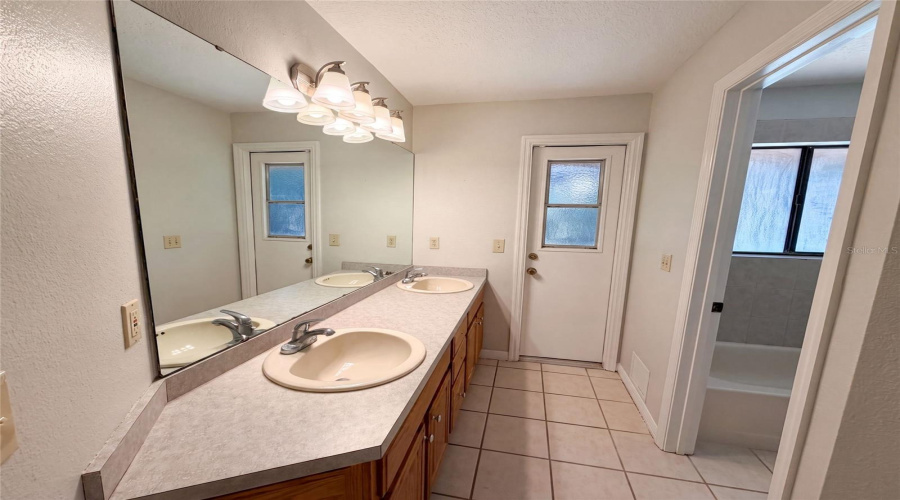 Lake Mary, Florida 32746, 4 Bedroom Bedrooms, ,2 Bathroombathrooms,Residential,For Sale,Sprucewood,0,Mfro6426839