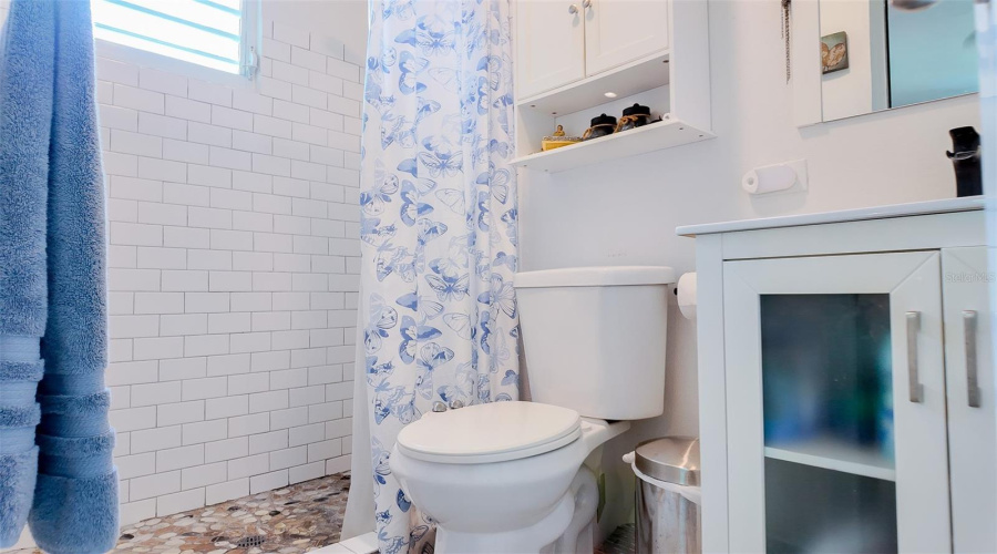 Masterroom Bathroom