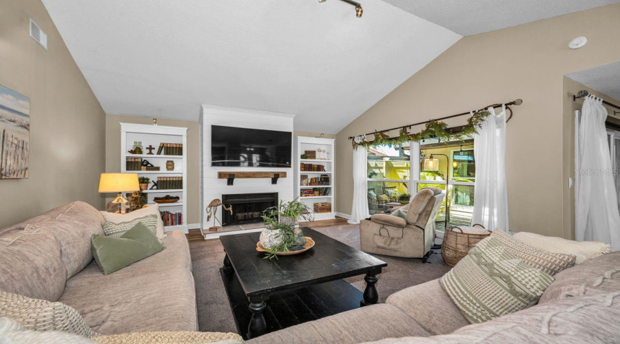 Tampa, Florida 33635, 3 Bedroom Bedrooms, ,2 Bathroombathrooms,Residential,For Sale,Silvermill,0,Mfrtb8539438