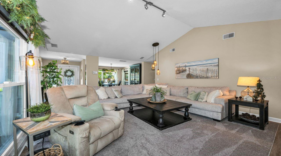 Tampa, Florida 33635, 3 Bedroom Bedrooms, ,2 Bathroombathrooms,Residential,For Sale,Silvermill,0,Mfrtb8539438