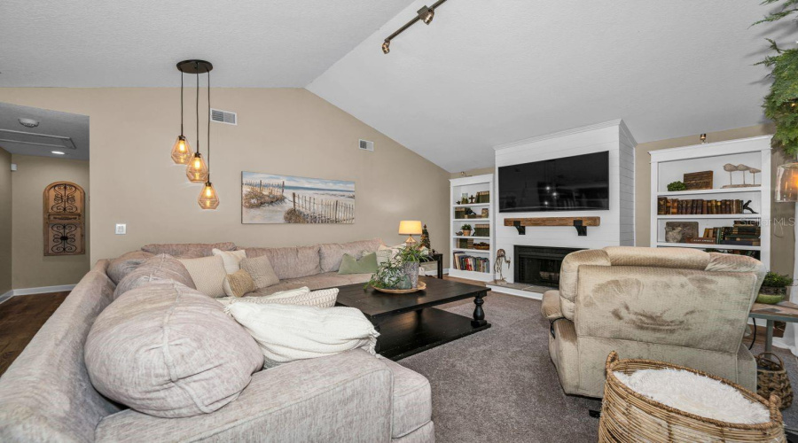 Tampa, Florida 33635, 3 Bedroom Bedrooms, ,2 Bathroombathrooms,Residential,For Sale,Silvermill,0,Mfrtb8539438