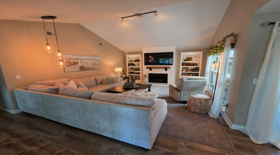 Tampa, Florida 33635, 3 Bedroom Bedrooms, ,2 Bathroombathrooms,Residential,For Sale,Silvermill,0,Mfrtb8539438