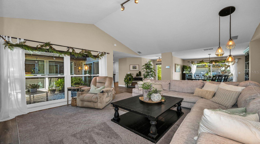 Tampa, Florida 33635, 3 Bedroom Bedrooms, ,2 Bathroombathrooms,Residential,For Sale,Silvermill,0,Mfrtb8539438