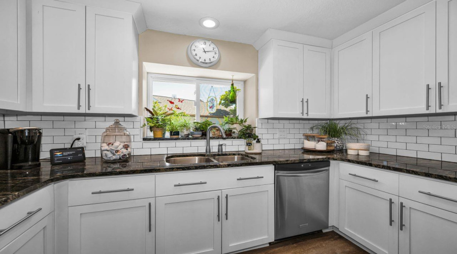 Tampa, Florida 33635, 3 Bedroom Bedrooms, ,2 Bathroombathrooms,Residential,For Sale,Silvermill,0,Mfrtb8539438