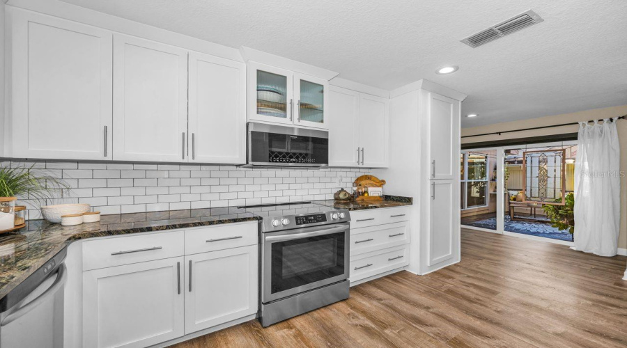 Tampa, Florida 33635, 3 Bedroom Bedrooms, ,2 Bathroombathrooms,Residential,For Sale,Silvermill,0,Mfrtb8539438