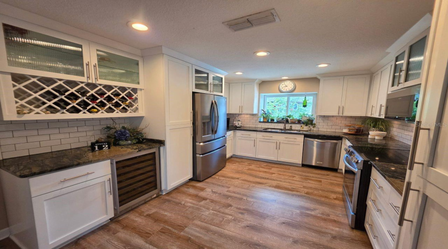 Tampa, Florida 33635, 3 Bedroom Bedrooms, ,2 Bathroombathrooms,Residential,For Sale,Silvermill,0,Mfrtb8539438