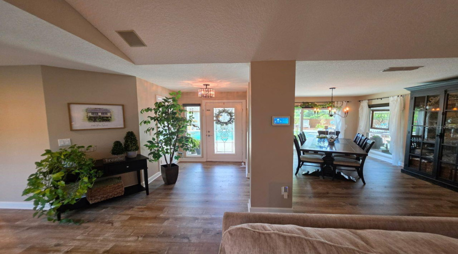 Tampa, Florida 33635, 3 Bedroom Bedrooms, ,2 Bathroombathrooms,Residential,For Sale,Silvermill,0,Mfrtb8539438