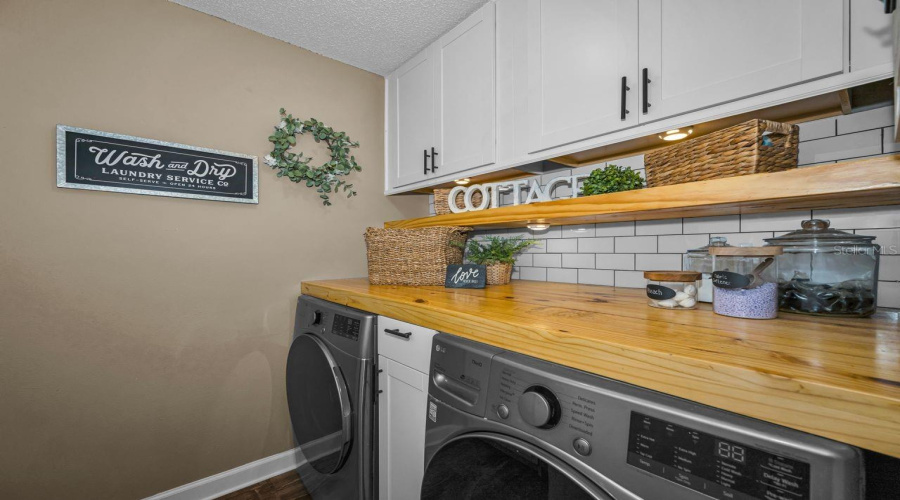 Tampa, Florida 33635, 3 Bedroom Bedrooms, ,2 Bathroombathrooms,Residential,For Sale,Silvermill,0,Mfrtb8539438