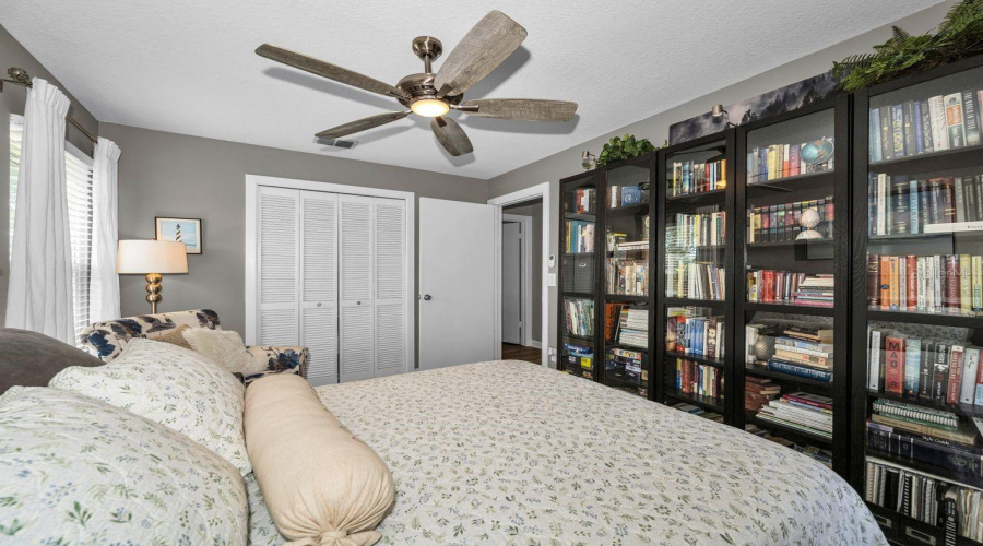 Tampa, Florida 33635, 3 Bedroom Bedrooms, ,2 Bathroombathrooms,Residential,For Sale,Silvermill,0,Mfrtb8539438